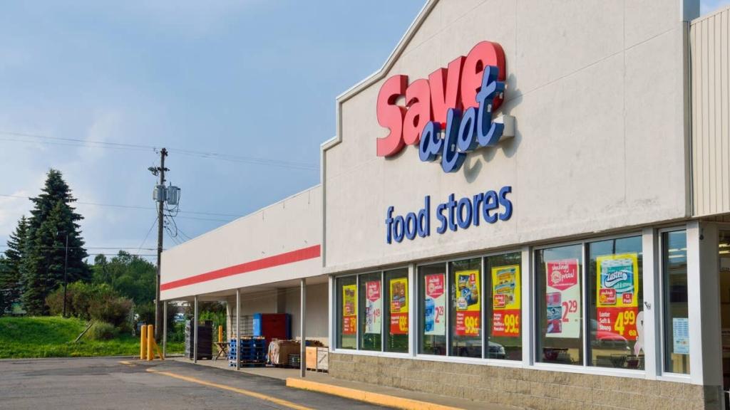 Discount grocery giant shuts 100 stores, completely exits 3 states